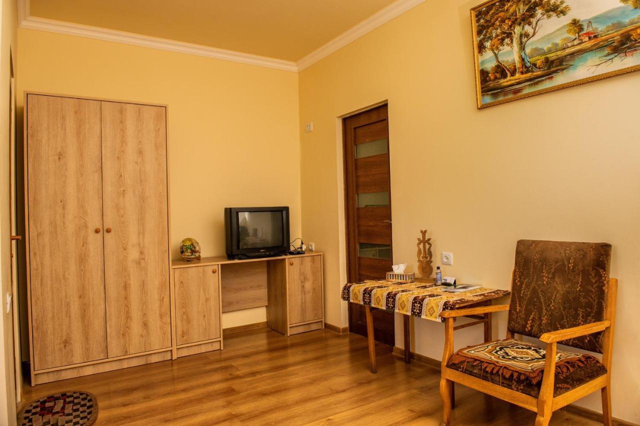 Hayi Tun Guest House Goris Ngoại thất bức ảnh