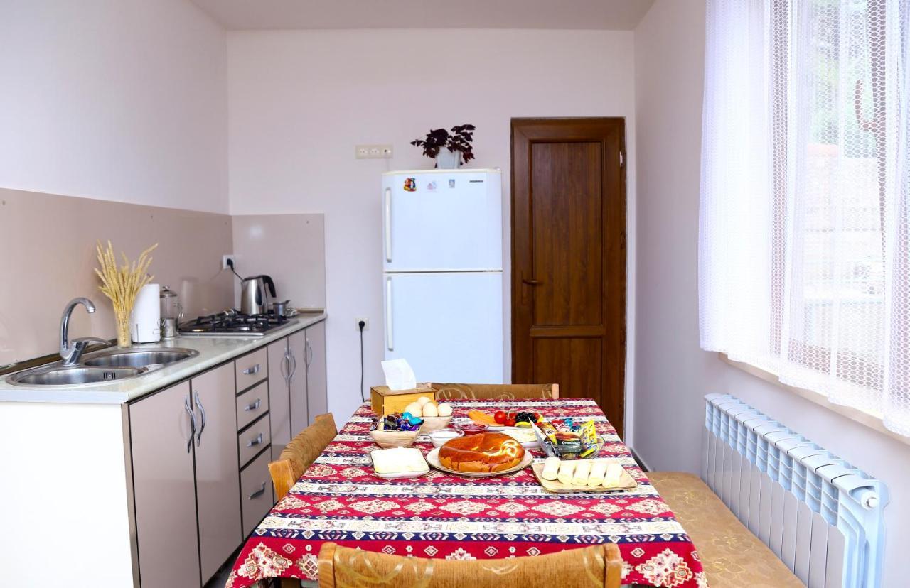 Hayi Tun Guest House Goris Ngoại thất bức ảnh