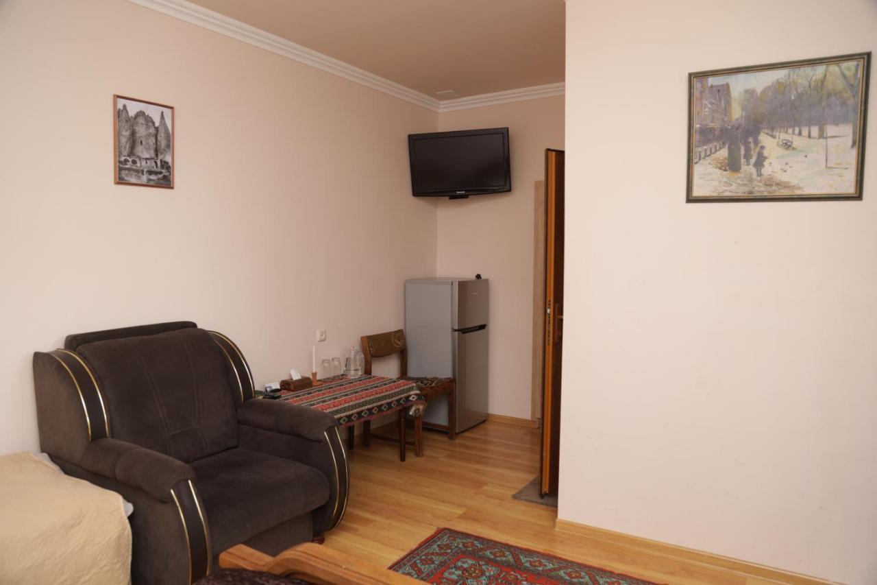 Hayi Tun Guest House Goris Ngoại thất bức ảnh