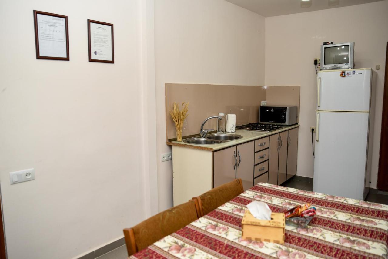 Hayi Tun Guest House Goris Ngoại thất bức ảnh
